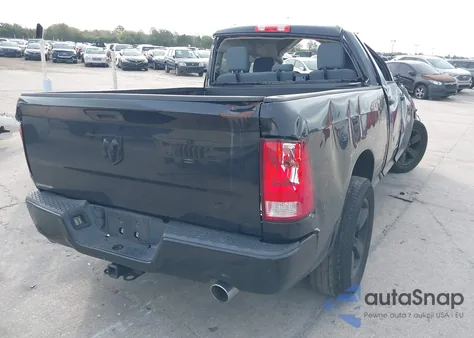 2017 Ram 1500 Express 4X2 6'4 Box из США, поврежденный, VIN 1C6RR6FTXHS752832